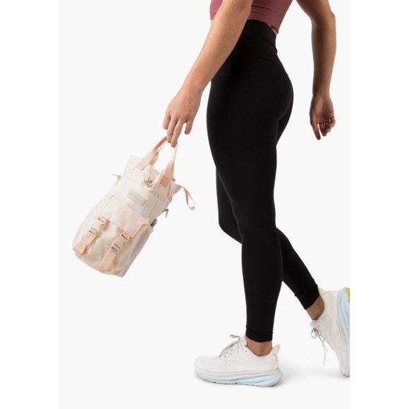 NEW Blogilates Water Bottle Sling - Peach - Picture 2 of 3